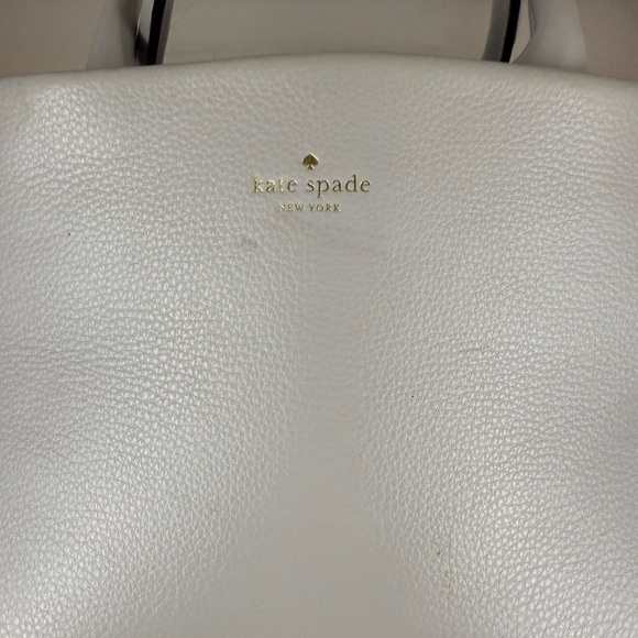 Kate Spade White Leather Tote with Elegant Gold Accents - Picture 3 of 10